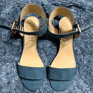 Baby Blue Suede Liz Claiborne sandals Size 7.5